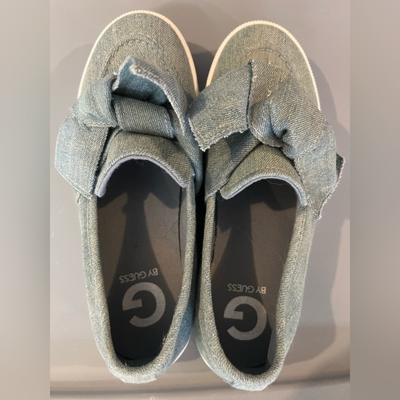 Guess Size 7.5 GGChippy Denim Platform Sneaker - Picture 2 of 5